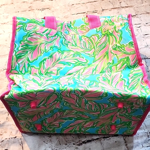 Lilly Pulitzer Insulated Beach Cooler Leaves w/Hot Pink Trim & Gold Hardware New - Picture 9 of 13